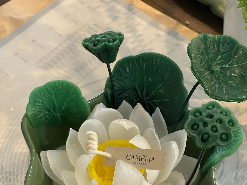 Nến hoa sen thủ công của Camélia Candles